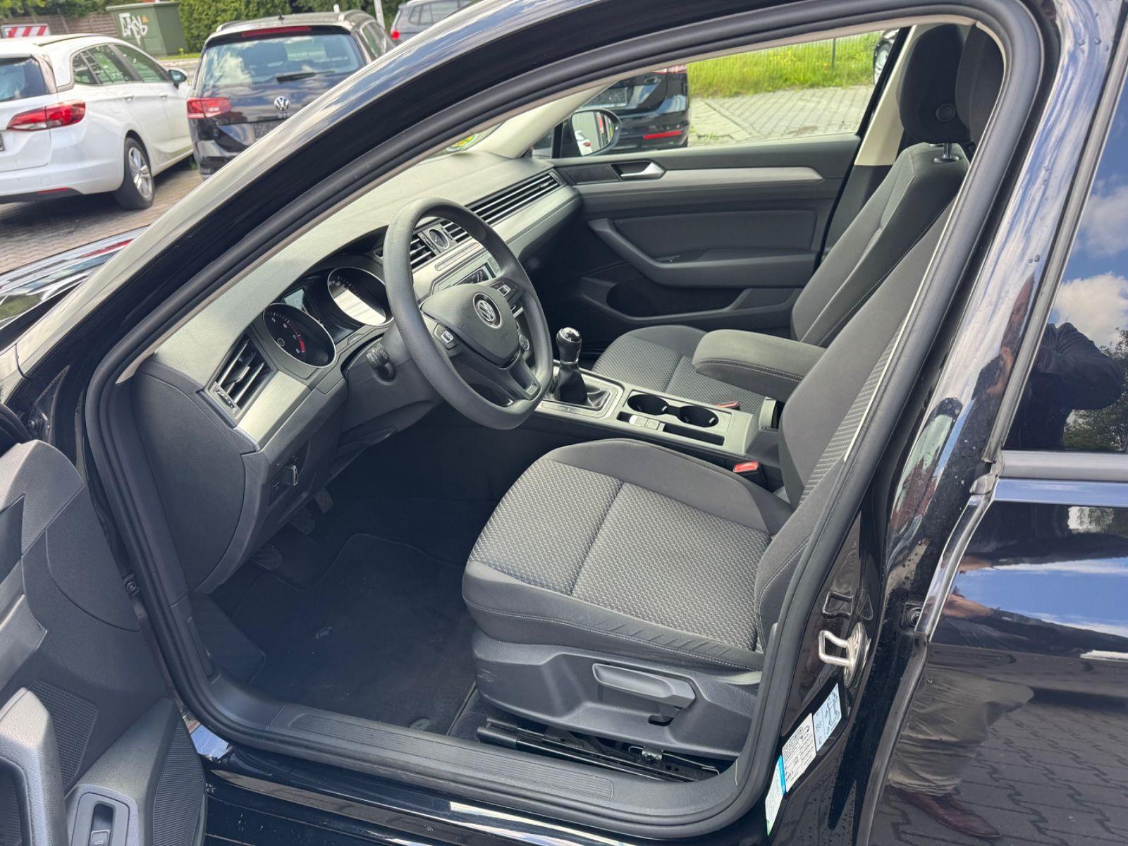 Volkswagen Passat Variant MFL Klima SHZ PDC TOP