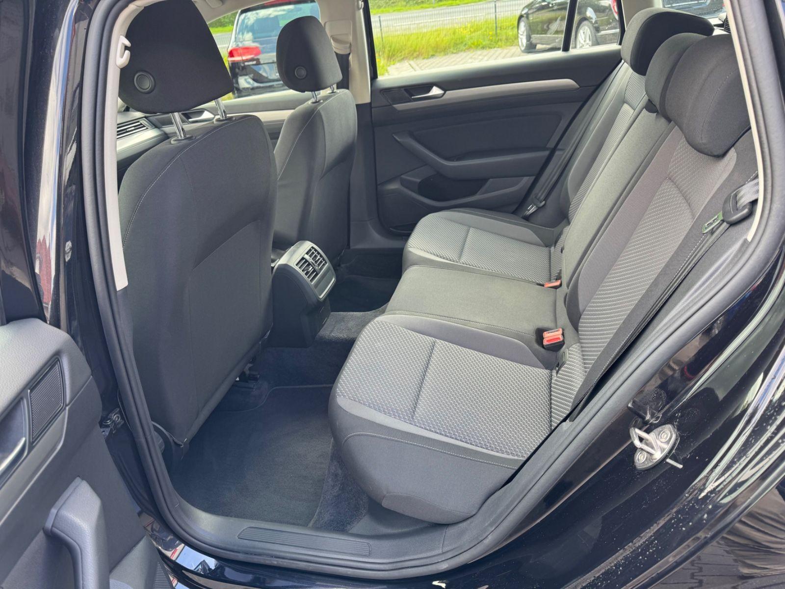 Volkswagen Passat Variant MFL Klima SHZ PDC TOP