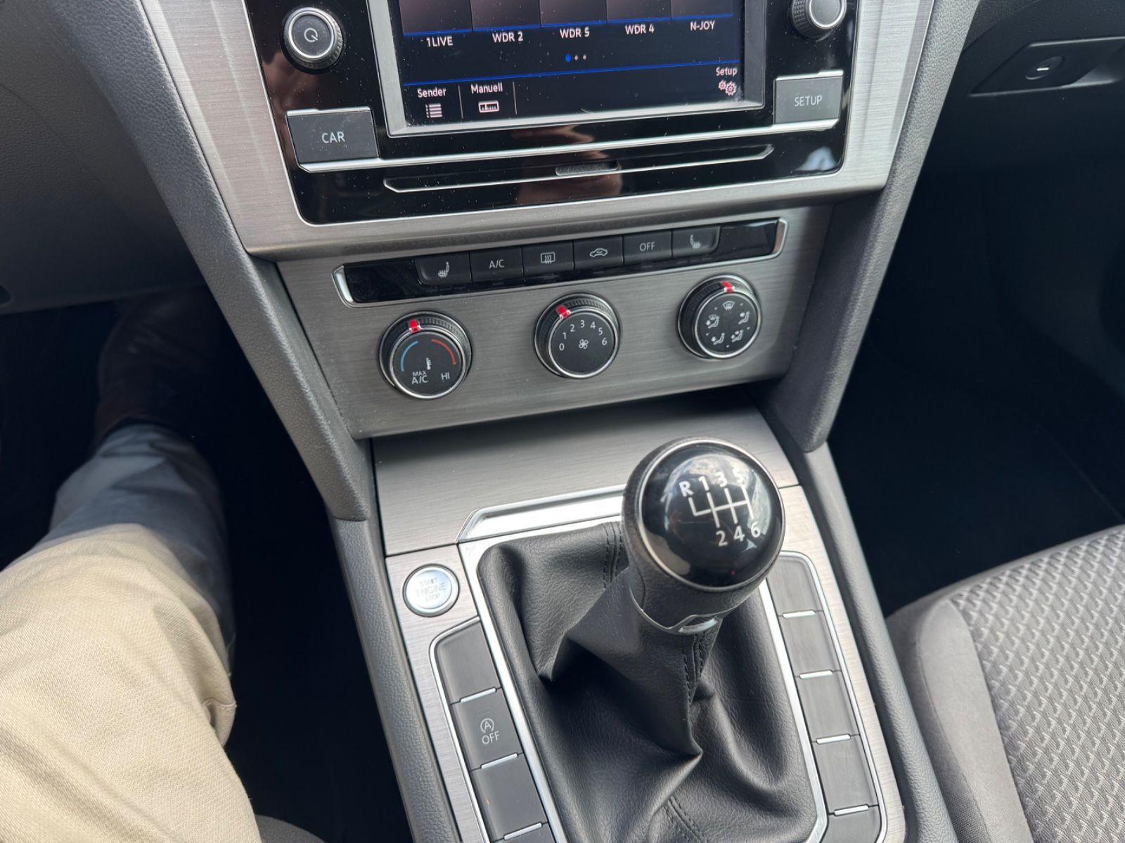 Volkswagen Passat Variant MFL Klima SHZ PDC TOP