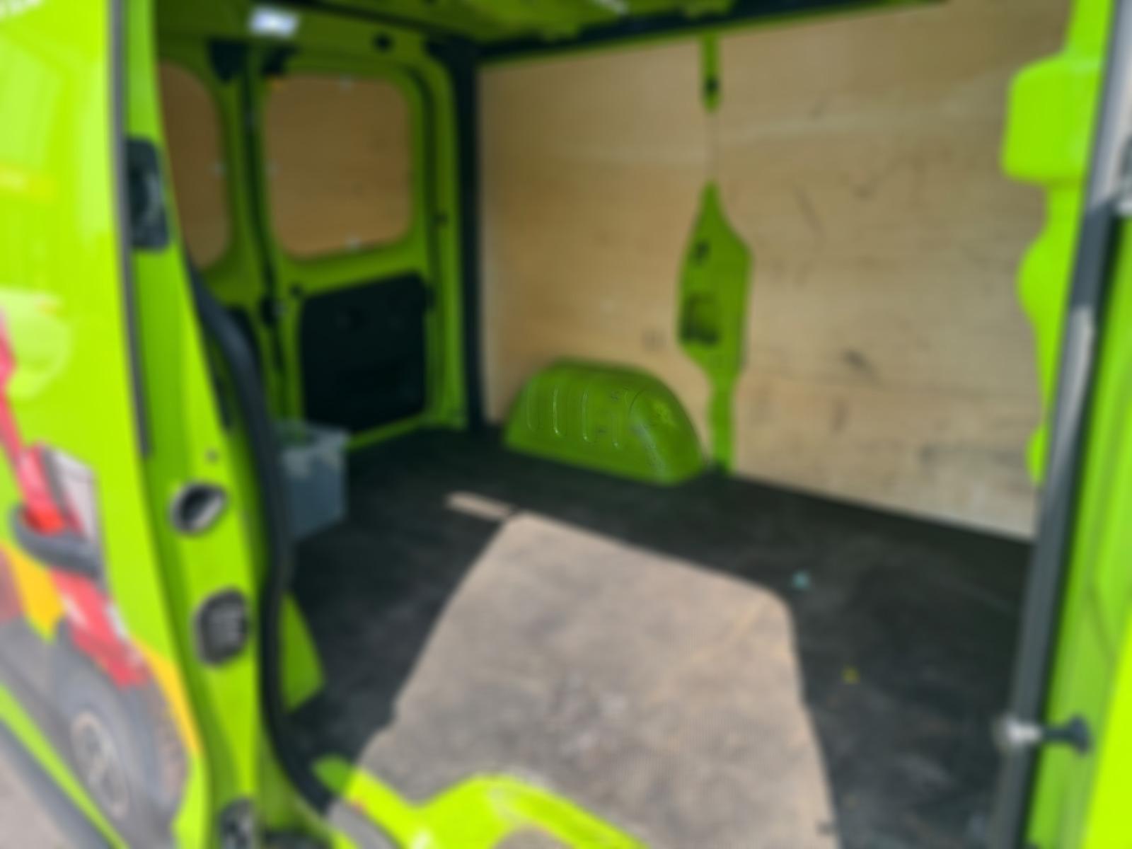 Renault Trafic Kasten L1H1 2,7t Komf Klima Temp Navi Temp