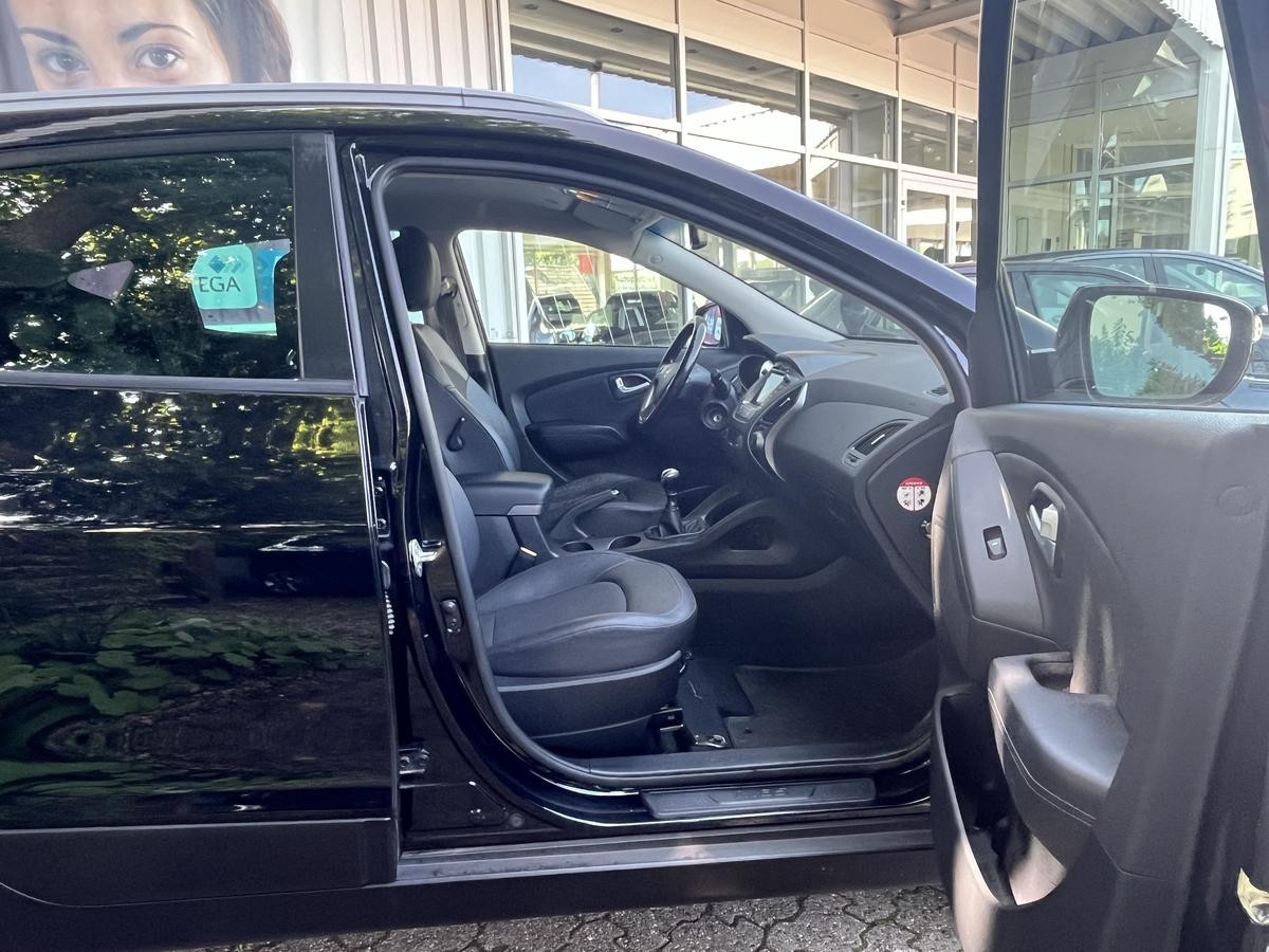 Hyundai ix35 2.0 STYLE  AWD KLIMA ALU CAMERA PDC SHZ XENON NAVI 