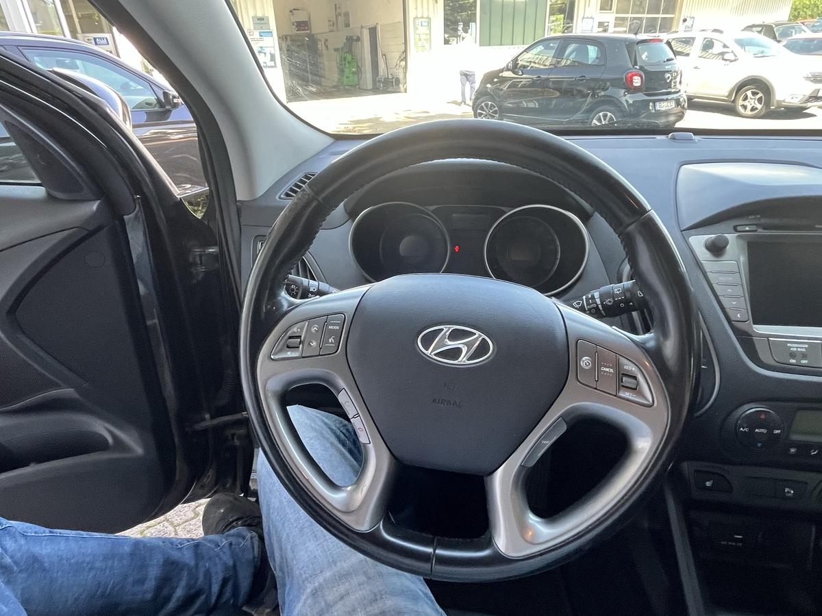 Hyundai ix35 2.0 STYLE  AWD KLIMA ALU CAMERA PDC SHZ XENON NAVI 