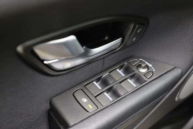 Land Rover Range Rover Evoque 2.0d 179PS 4x4 SE Pano 1Hand