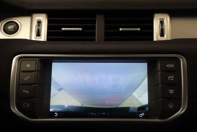Land Rover Range Rover Evoque 2.0d 179PS 4x4 SE Pano 1Hand