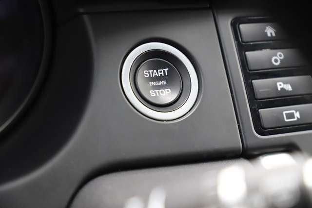 Land Rover Discovery Sport SE AWD 241PS Pano SHZ 1.Hand