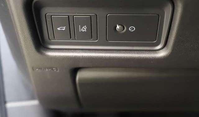 Land Rover Discovery Sport SE AWD 241PS Pano SHZ 1.Hand