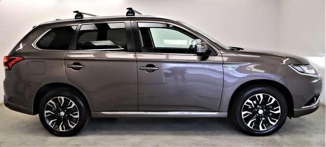 Mitsubishi Outlander 2.0 203PS Plug-in-Hybrid PHEV TOP 4WD