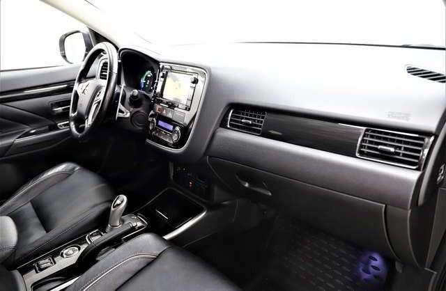 Mitsubishi Outlander 2.0 203PS Plug-in-Hybrid PHEV TOP 4WD