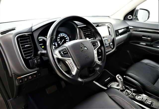 Mitsubishi Outlander 2.0 203PS Plug-in-Hybrid PHEV TOP 4WD