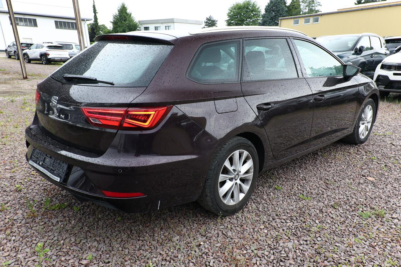 Seat Leon ST 1.6 TDI 116 Style Leder Nav LED PDC AHK
