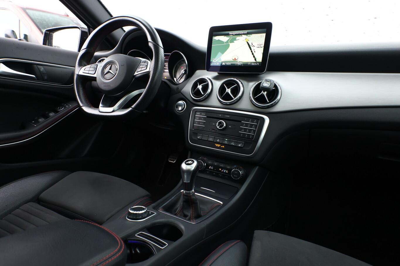 Mercedes-Benz GLA 200 d AMG Line NightP Pano Nav ParkAs Temp