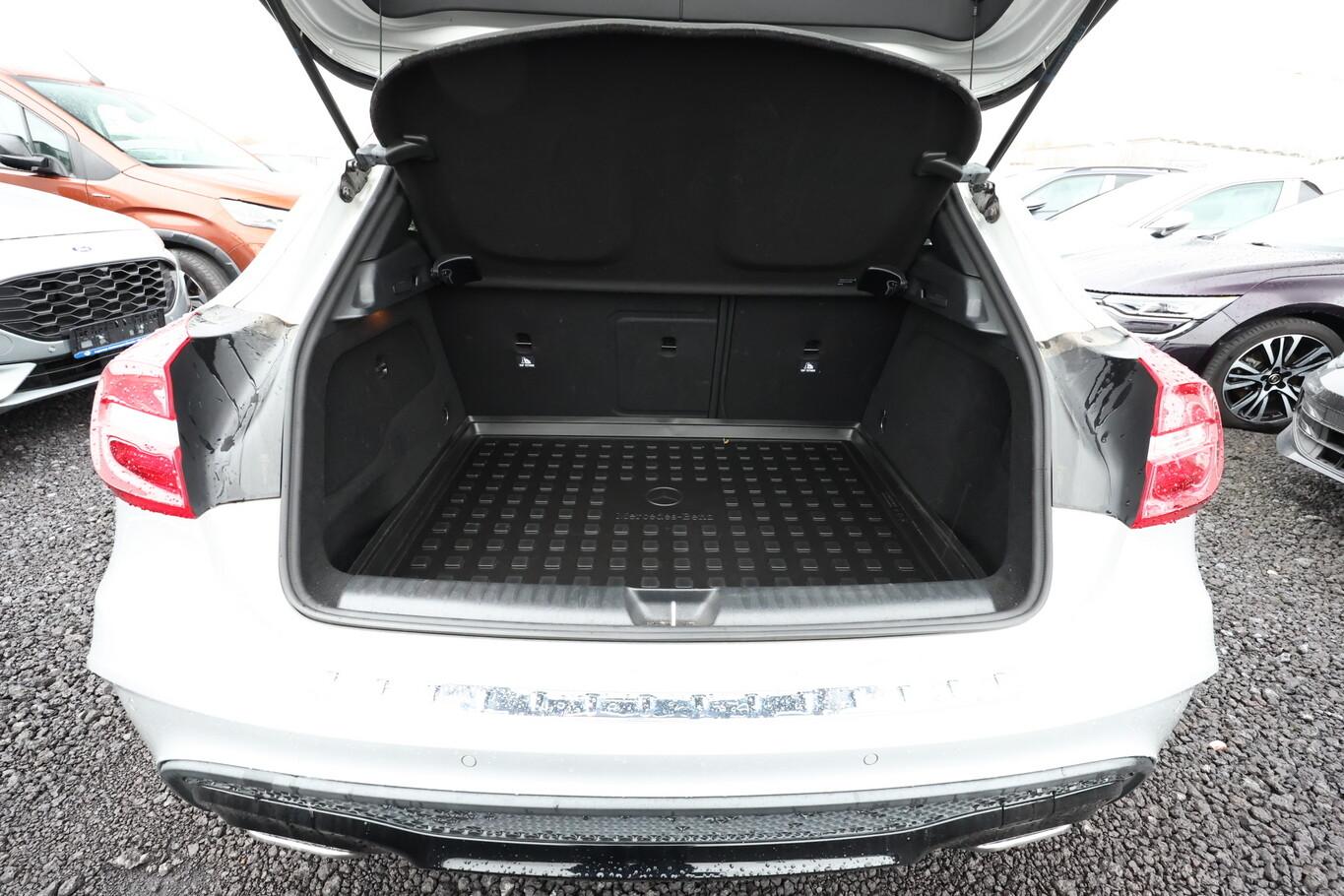 Mercedes-Benz GLA 200 d AMG Line NightP Pano Nav ParkAs Temp