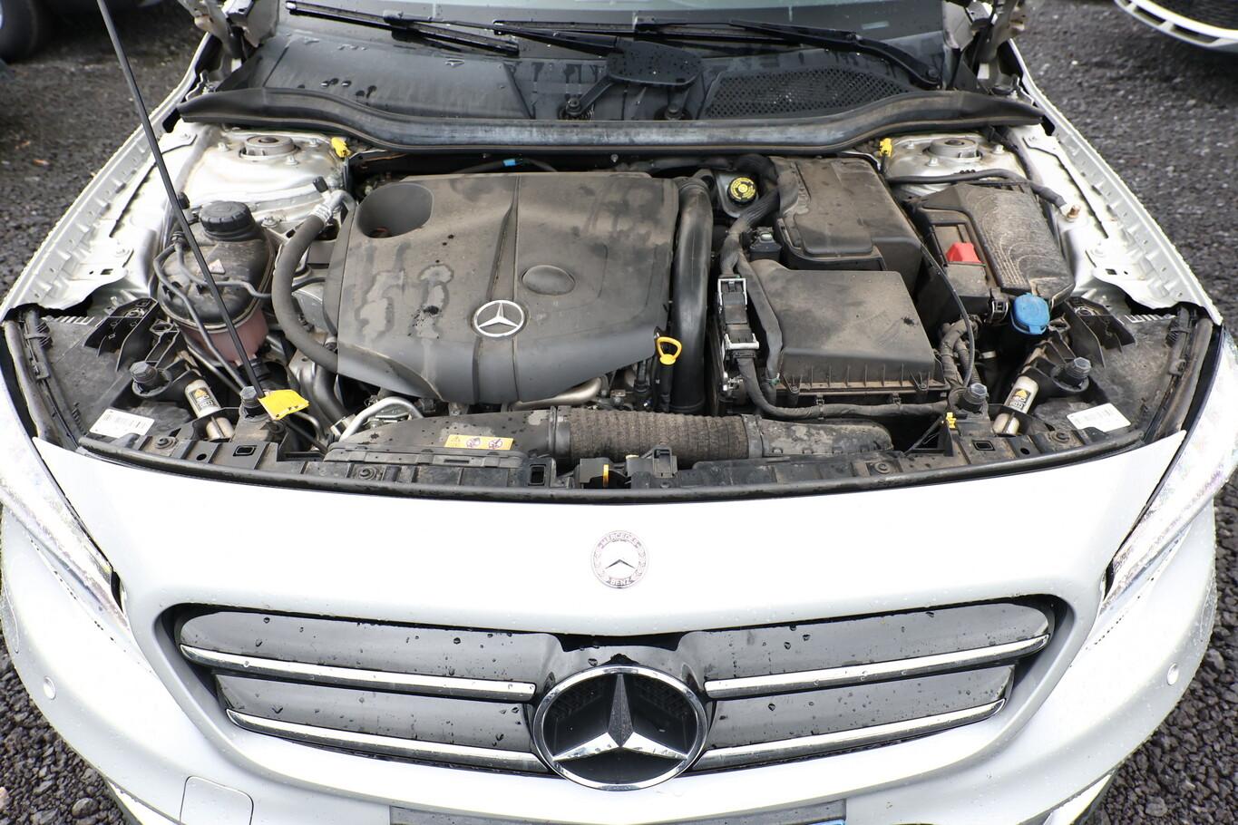 Mercedes-Benz GLA 200 d AMG Line NightP Pano Nav ParkAs Temp