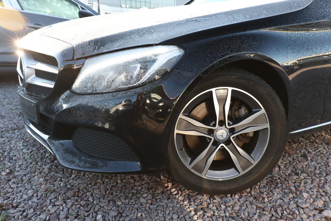 Mercedes-Benz C 300 T 245 Aut. Avantgarde LED Pano ParkAs Kam