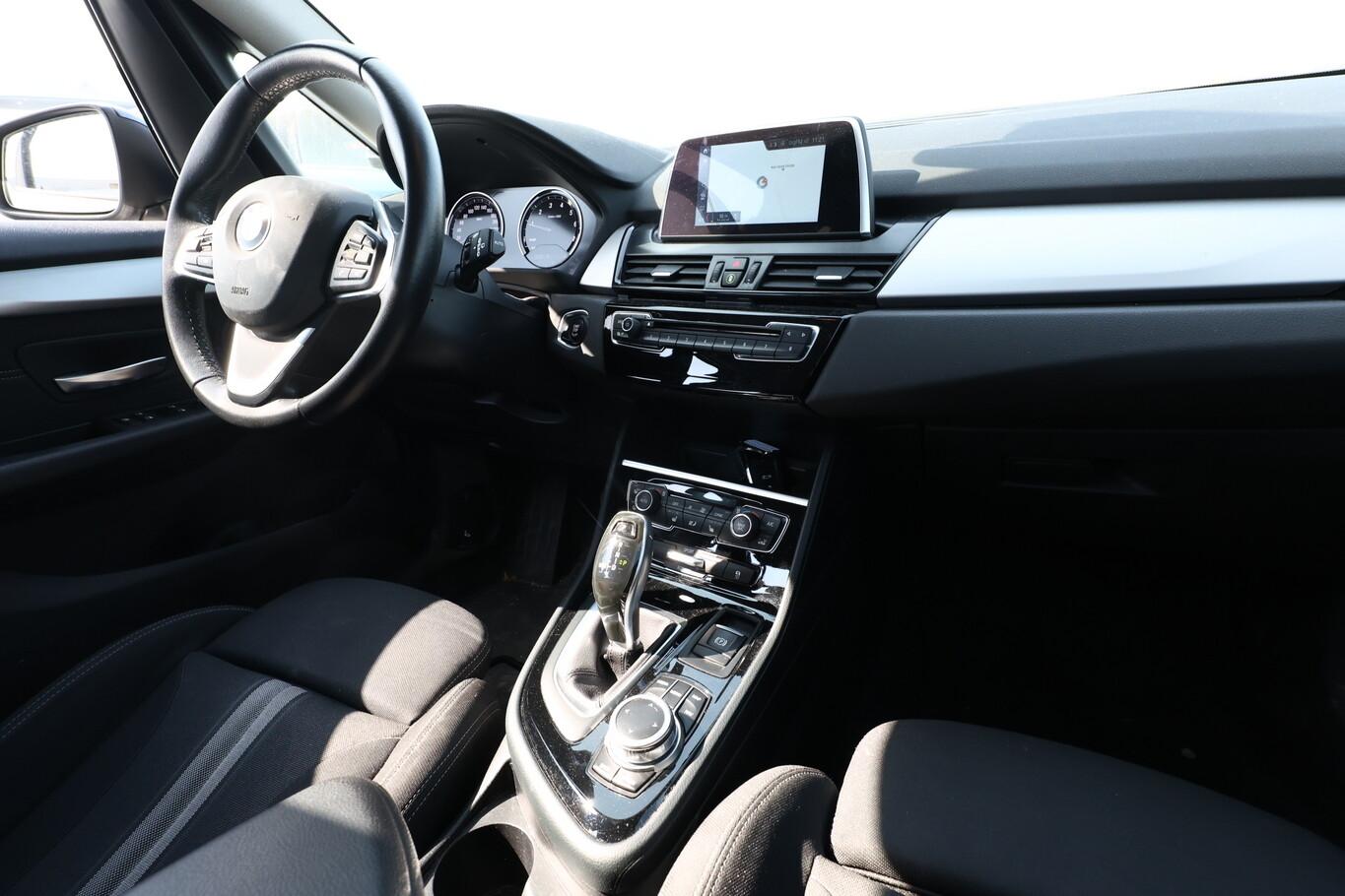 BMW 218 2er Active Tourer i Advantage LED Nav. PDC
