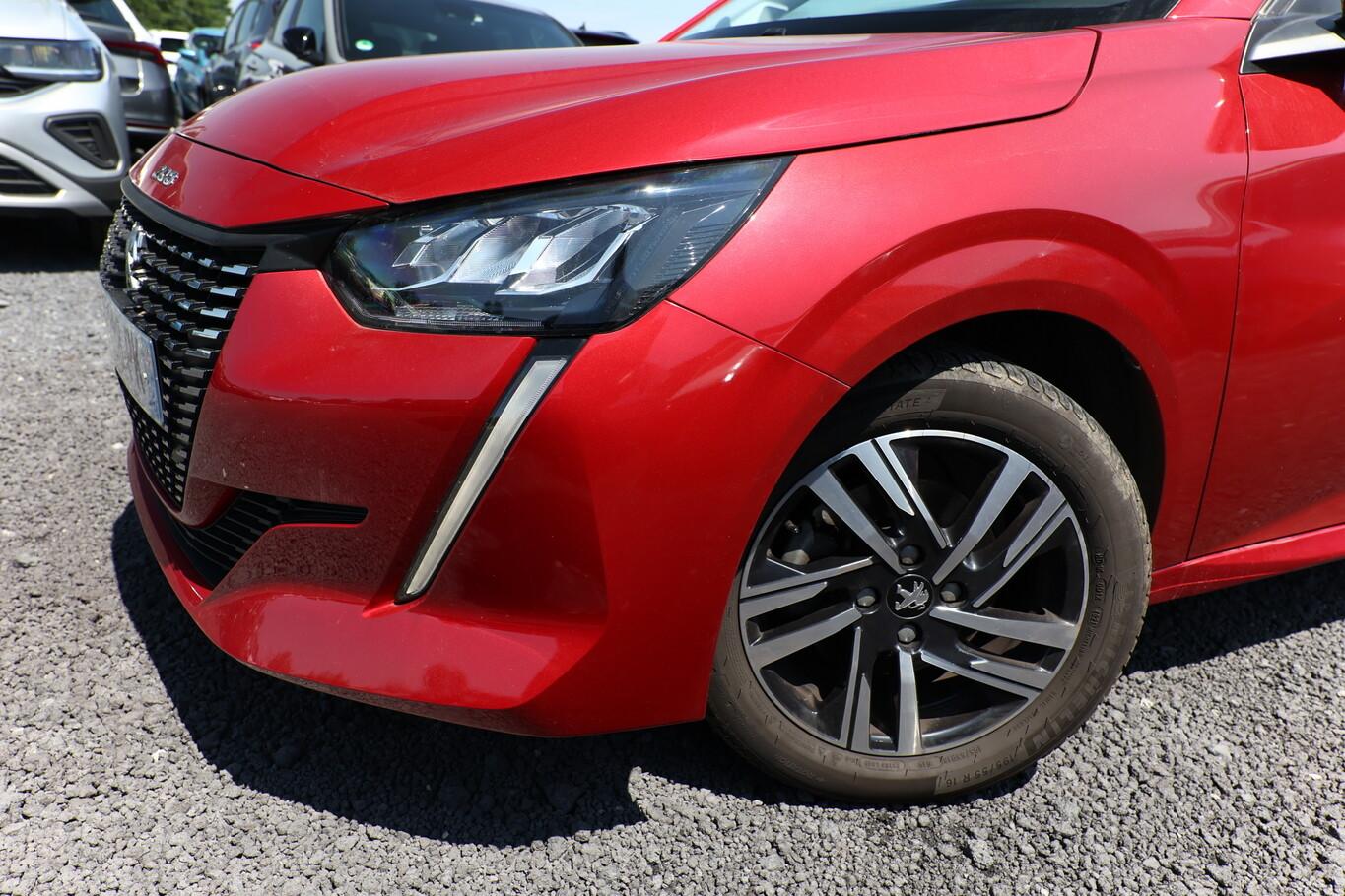 Peugeot 208 1.2 PureTech 100 Allure Pack Nav. PDC