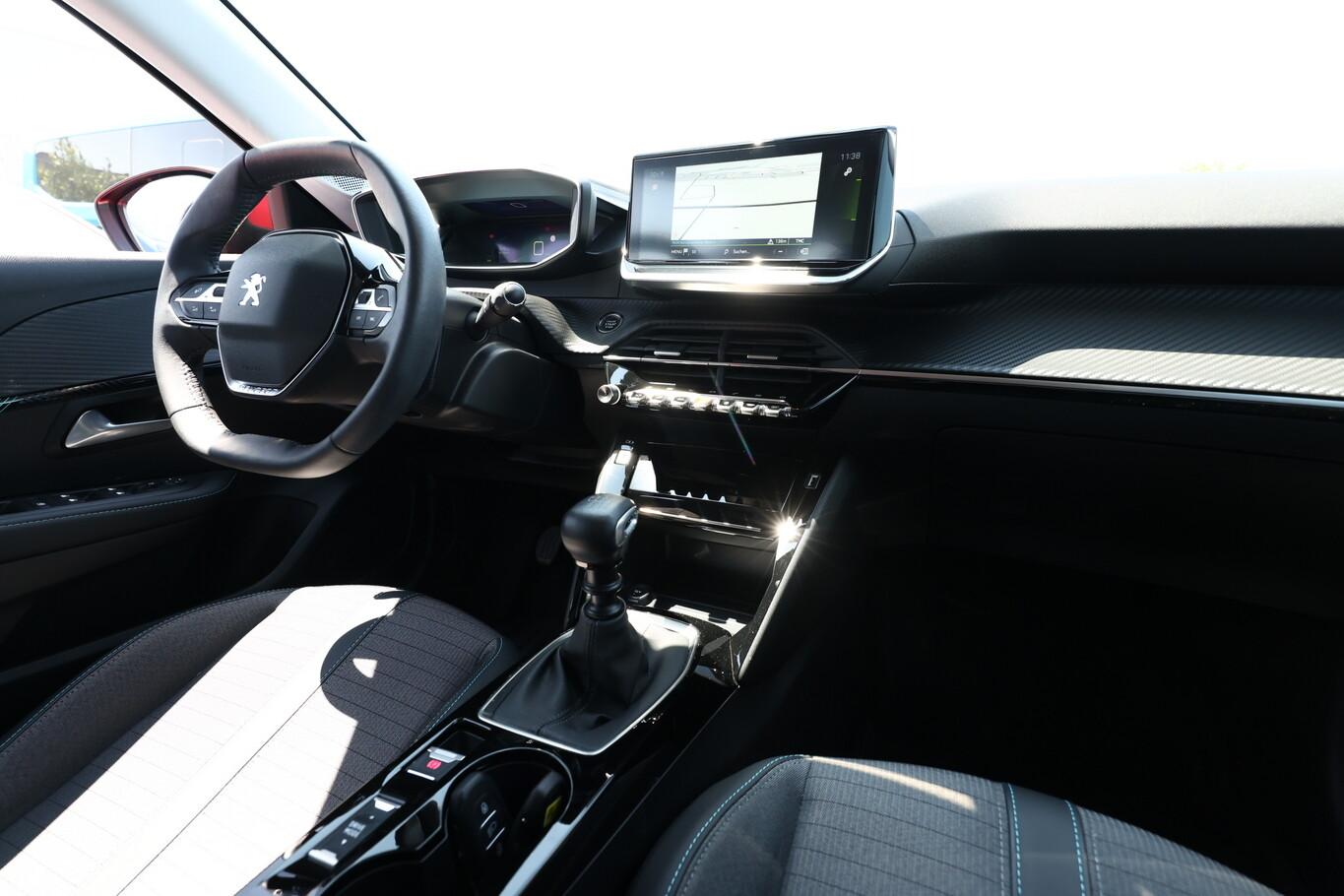Peugeot 208 1.2 PureTech 100 Allure Pack Nav. PDC
