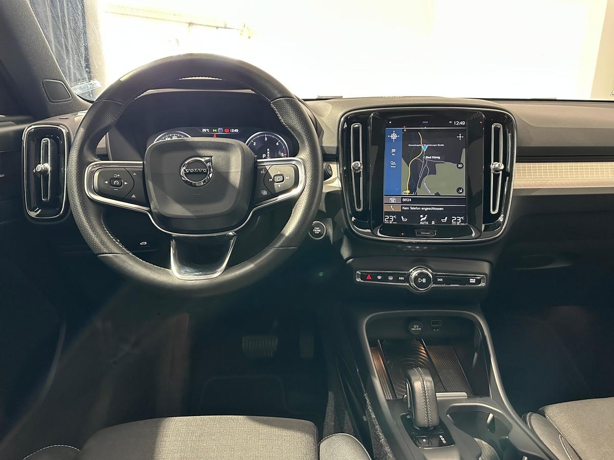 Volvo XC40 XC40 D4 AWD Momentum Standhz.*Kamera*8-fach bereift  