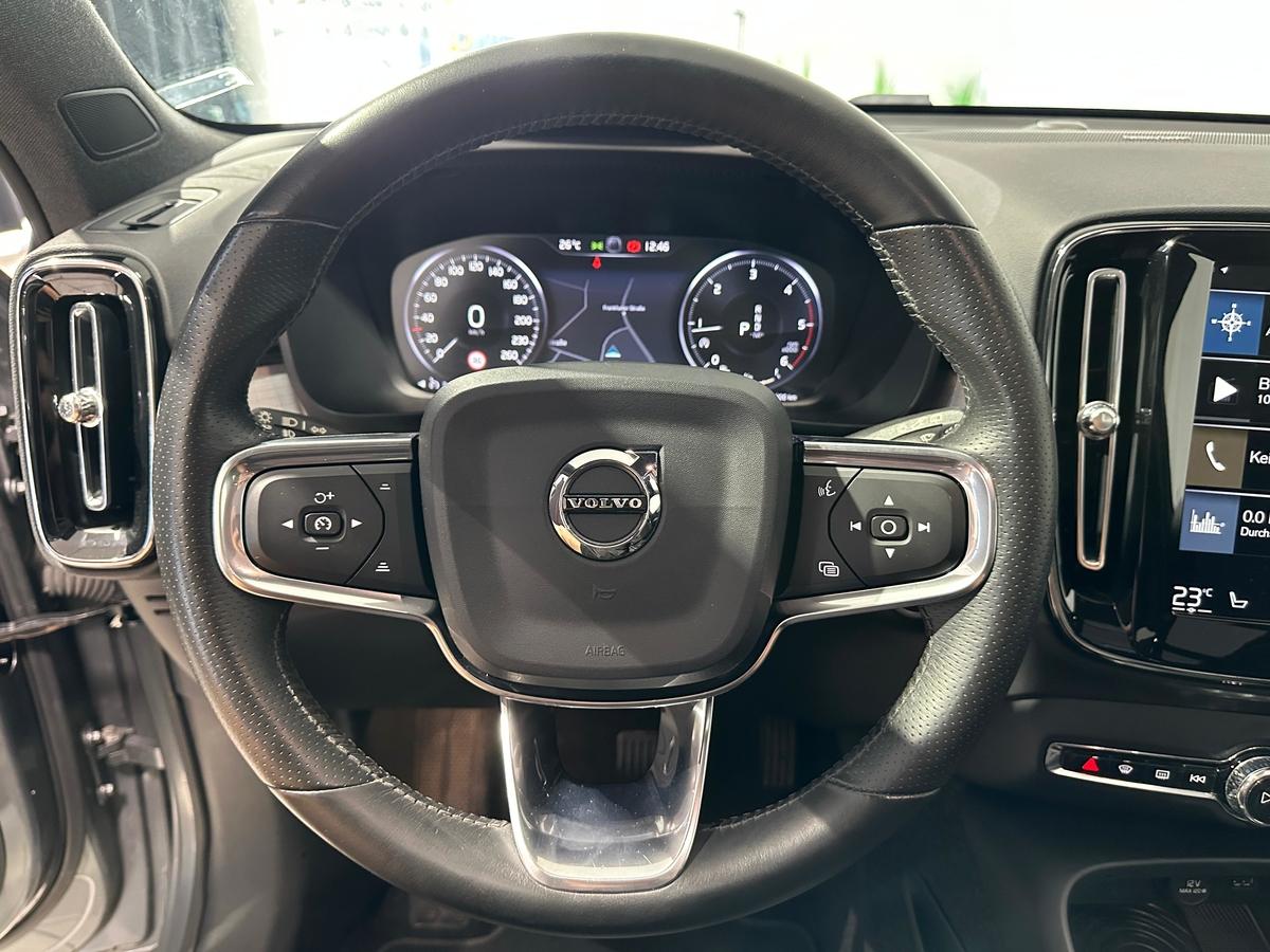 Volvo XC40 XC40 D4 AWD Momentum Standhz.*Kamera*8-fach bereift  