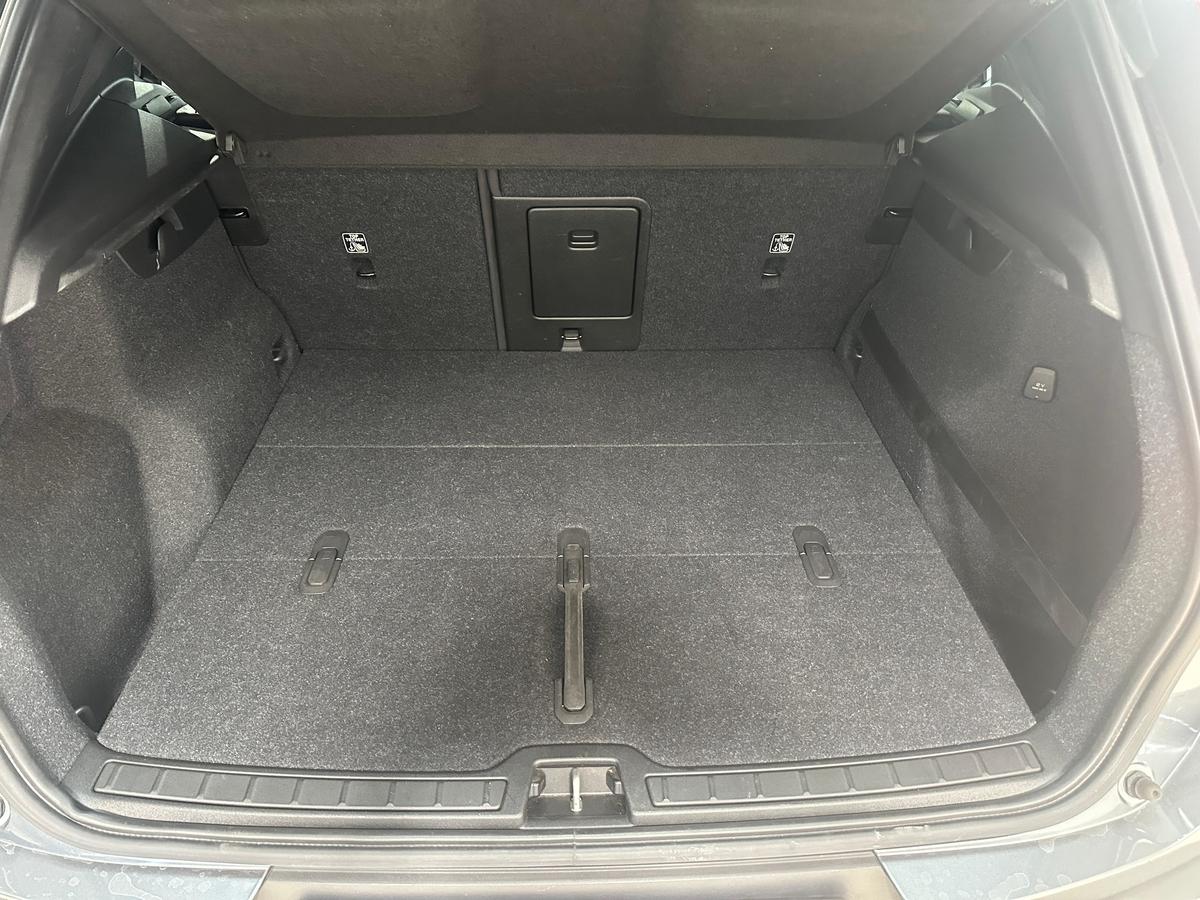 Volvo XC40 XC40 D4 AWD Momentum Standhz.*Kamera*8-fach bereift  