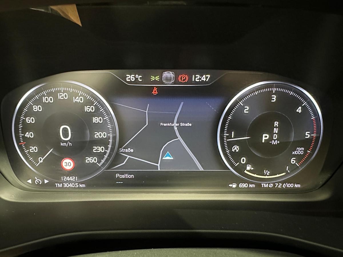 Volvo XC40 XC40 D4 AWD Momentum Standhz.*Kamera*8-fach bereift  