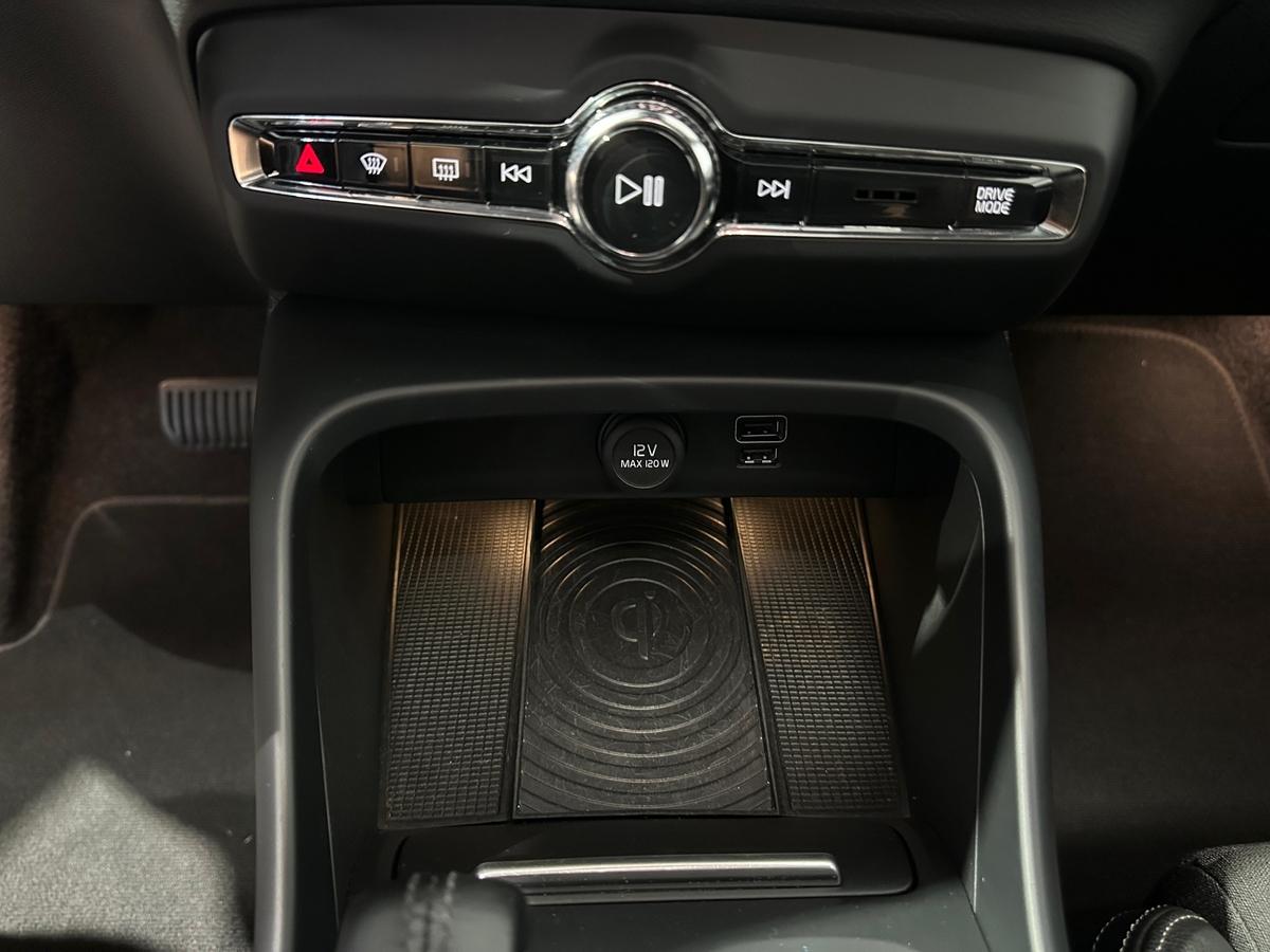 Volvo XC40 XC40 D4 AWD Momentum Standhz.*Kamera*8-fach bereift  