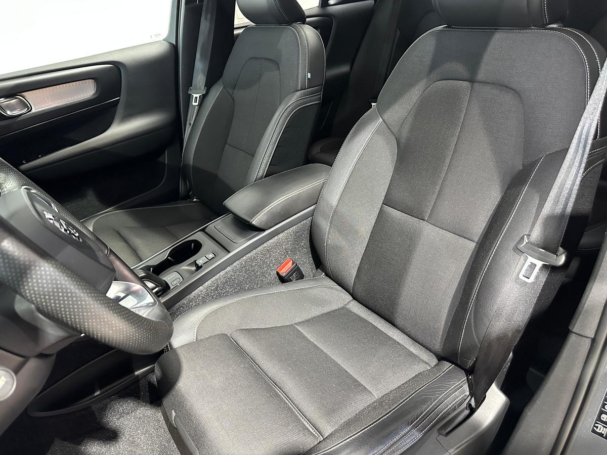 Volvo XC40 XC40 D4 AWD Momentum Standhz.*Kamera*8-fach bereift  