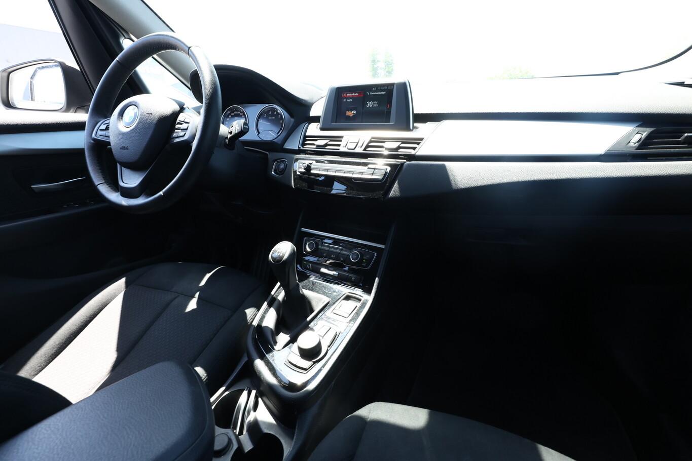 BMW 216 2er Active Tourer i Advantage LED PDC SHZ