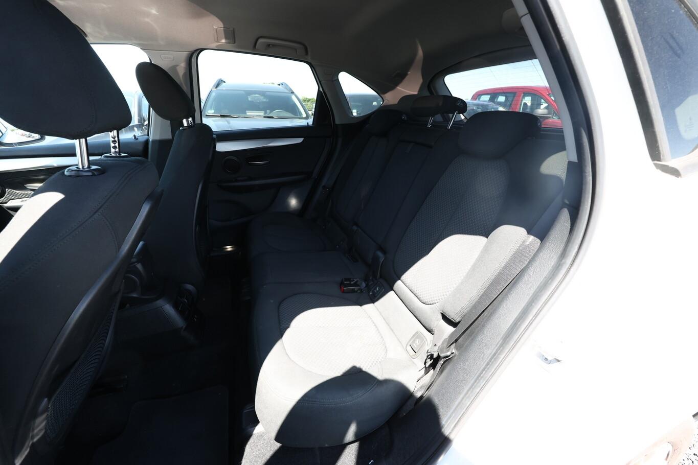 BMW 216 2er Active Tourer i Advantage LED PDC SHZ