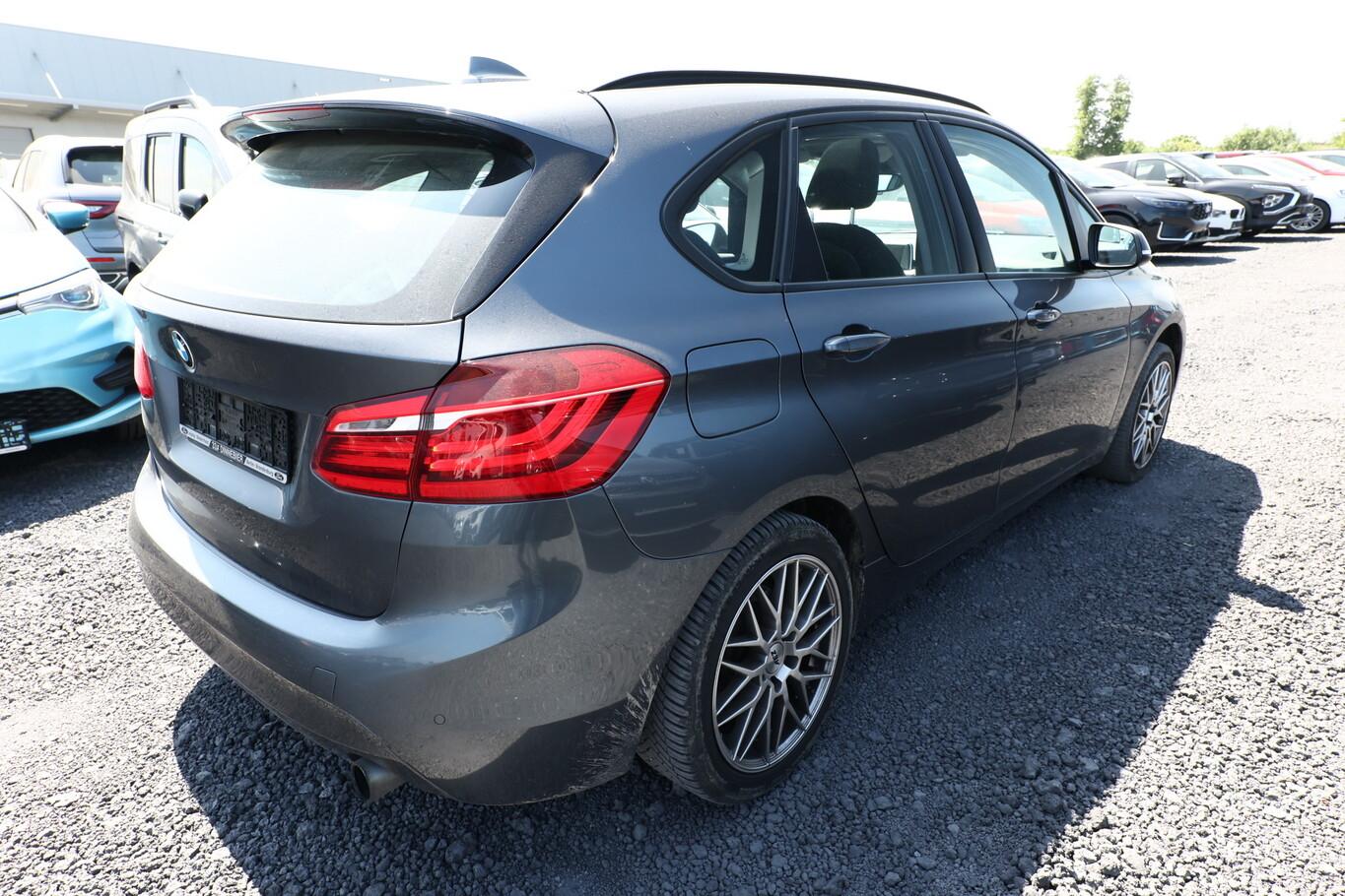 BMW 220 i Active Tourer Steptronic Advantage Pano Nav