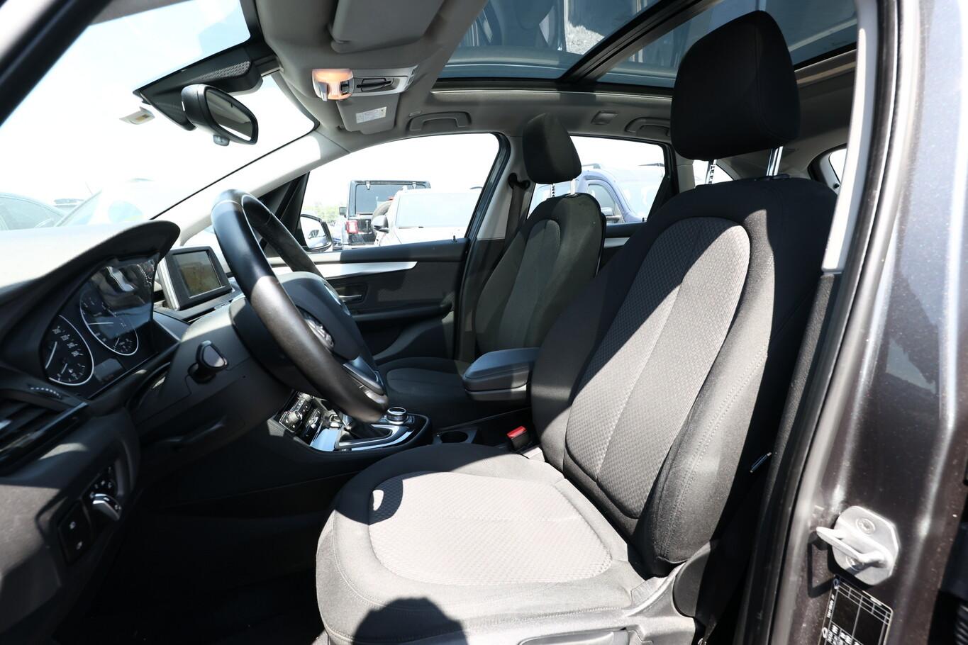BMW 220 i Active Tourer Steptronic Advantage Pano Nav