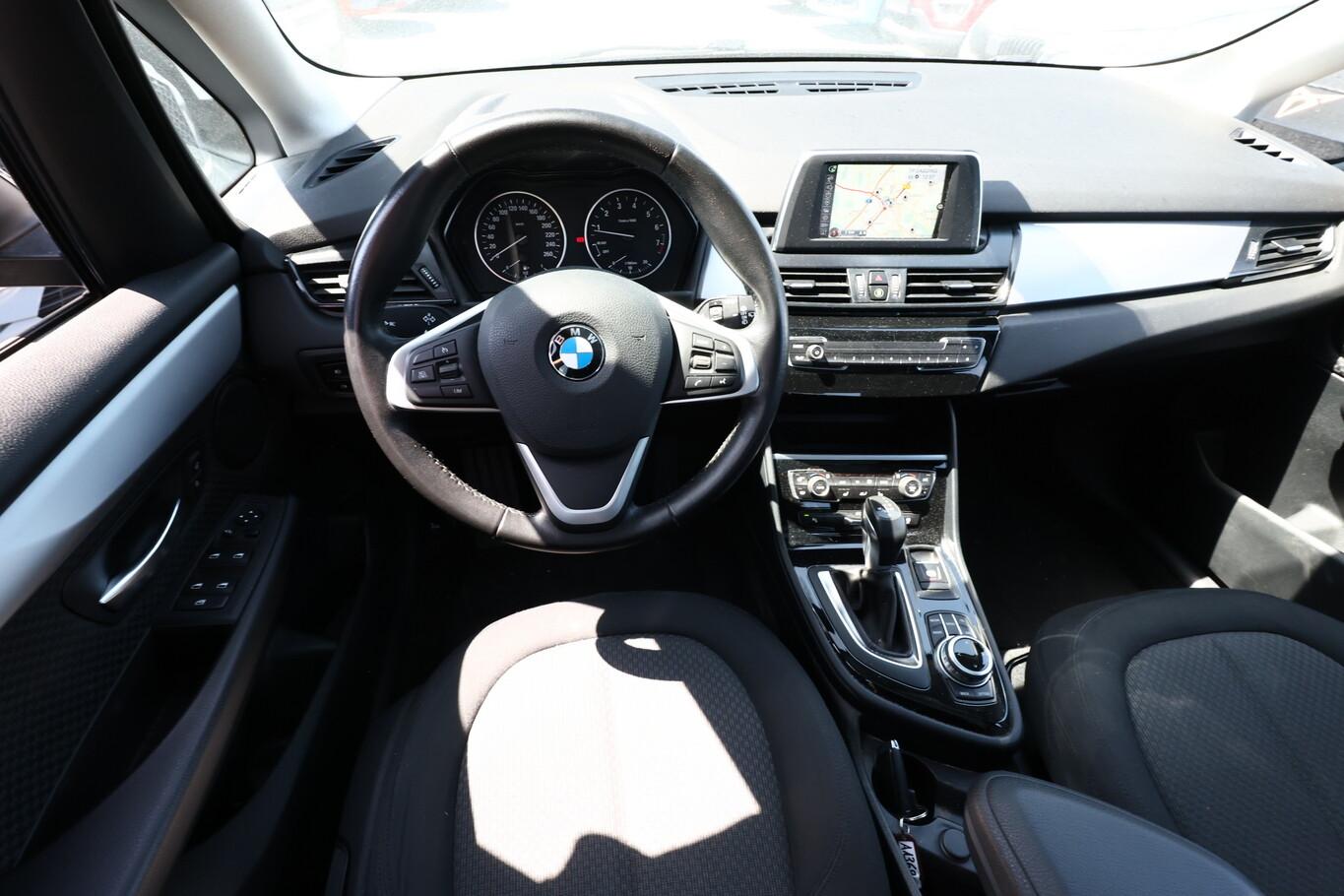 BMW 220 i Active Tourer Steptronic Advantage Pano Nav