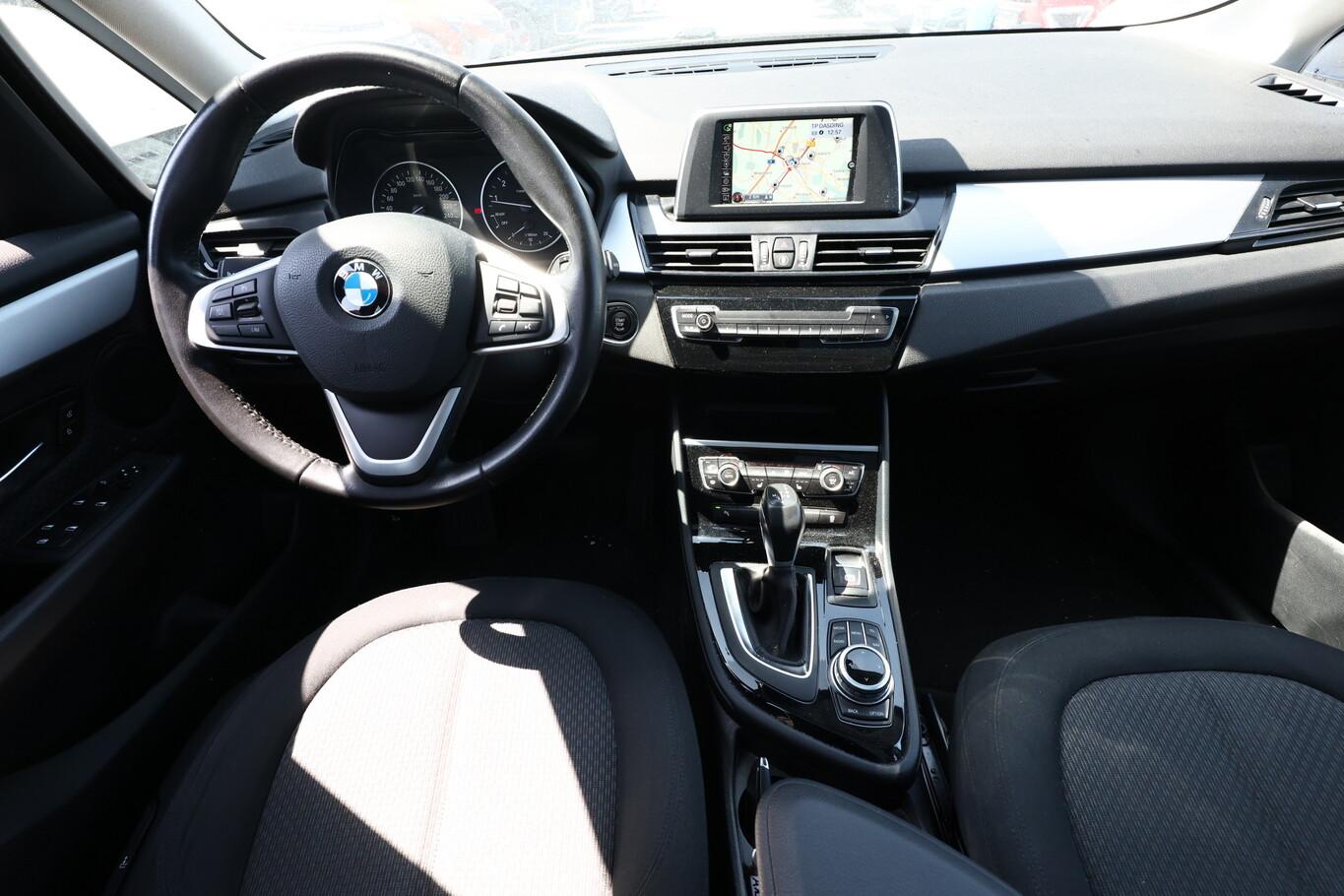 BMW 220 i Active Tourer Steptronic Advantage Pano Nav