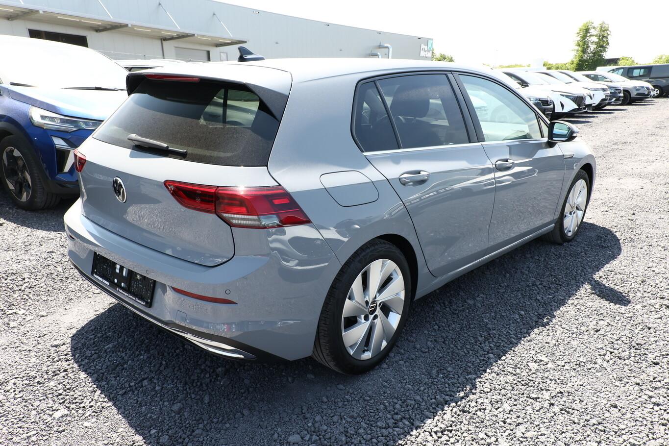 Volkswagen Golf VIII 1.5 eTSI 150 DSG Style LED Nav PDC SHZ