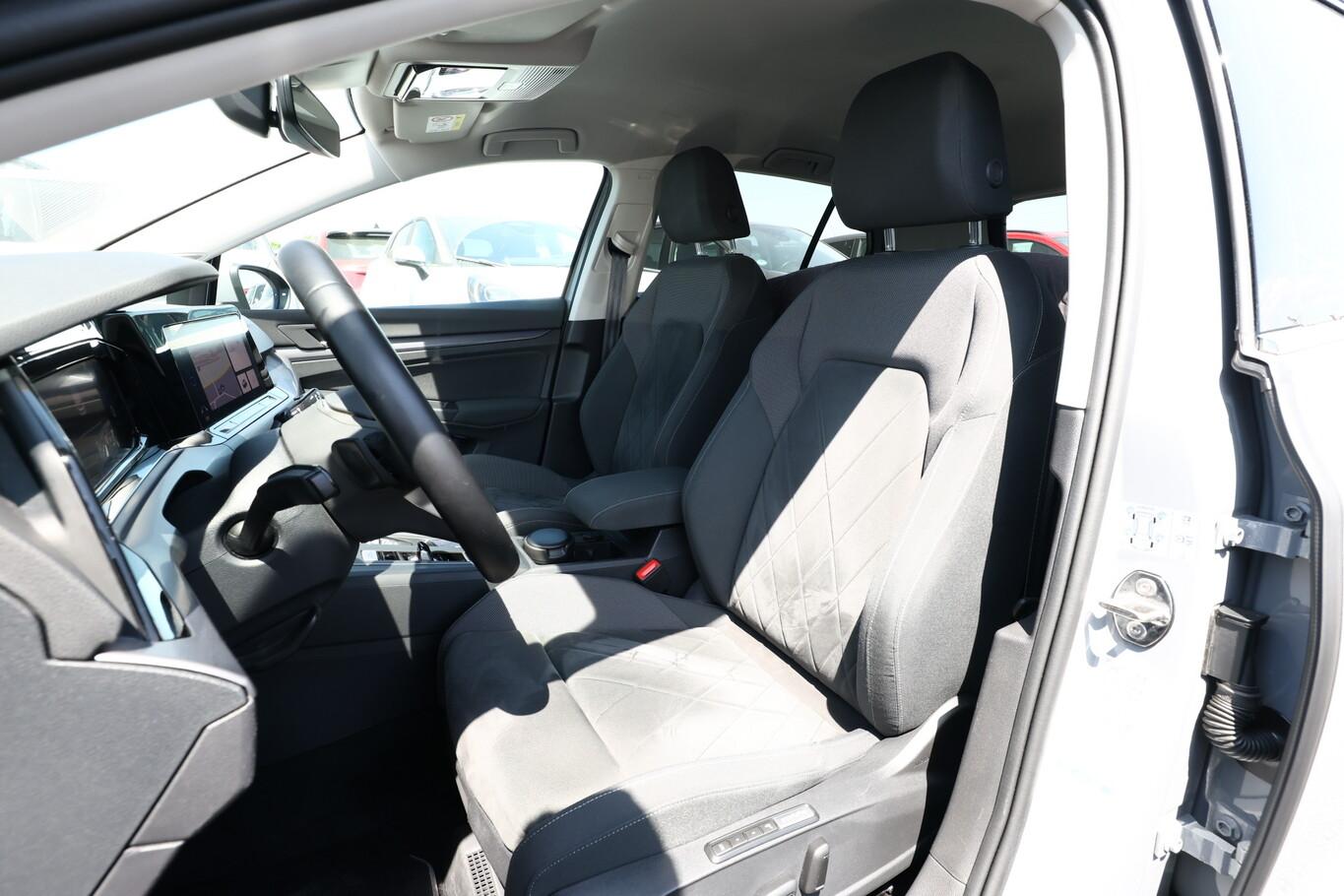 Volkswagen Golf VIII 1.5 eTSI 150 DSG Style LED Nav PDC SHZ