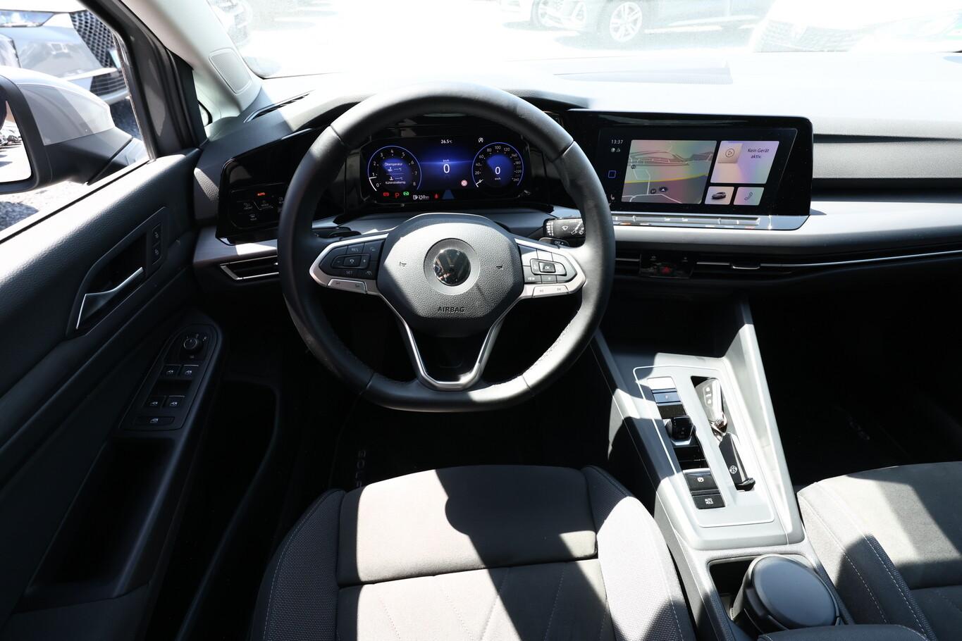 Volkswagen Golf VIII 1.5 eTSI 150 DSG Style LED Nav PDC SHZ