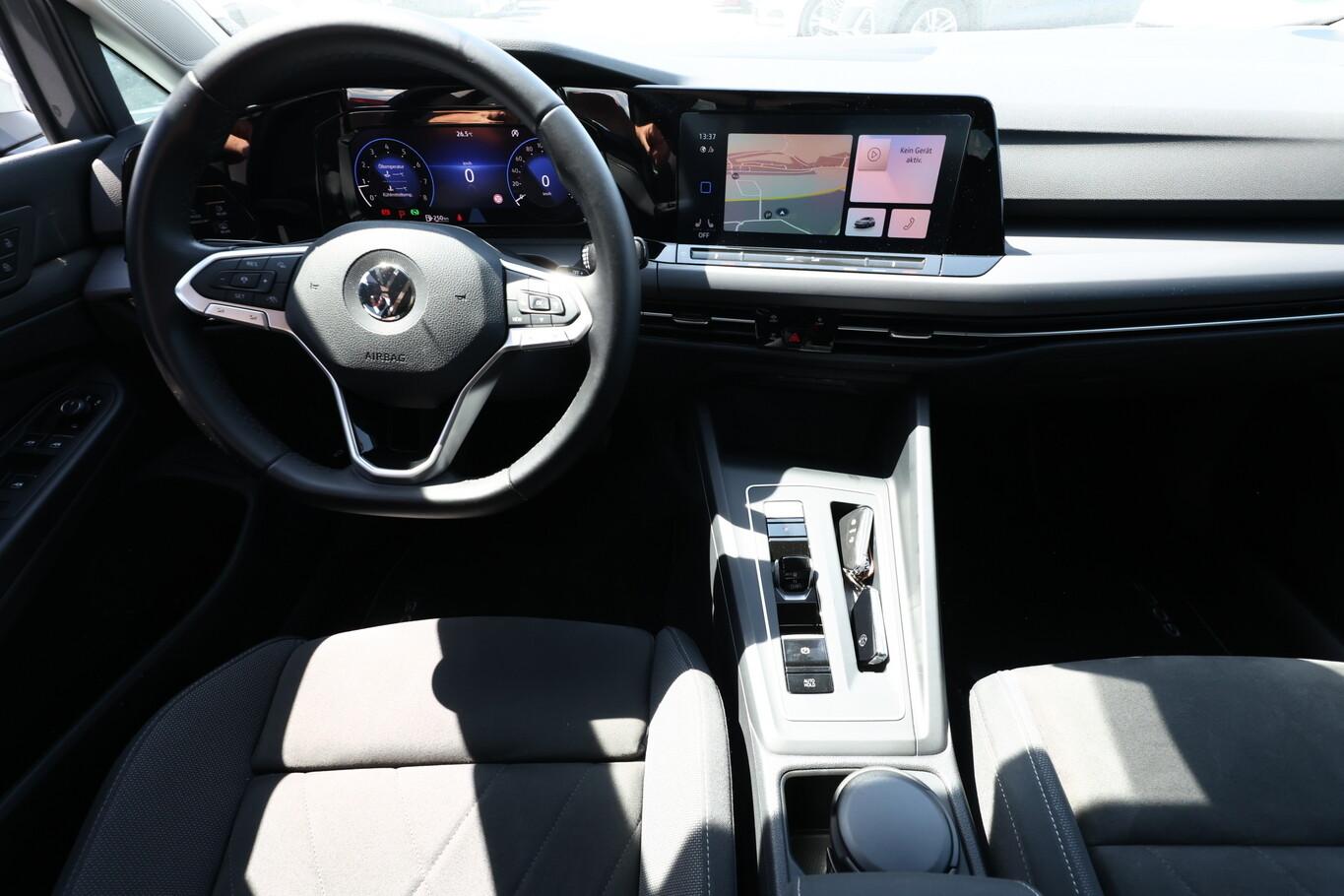 Volkswagen Golf VIII 1.5 eTSI 150 DSG Style LED Nav PDC SHZ