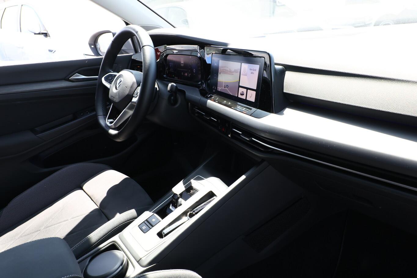 Volkswagen Golf VIII 1.5 eTSI 150 DSG Style LED Nav PDC SHZ