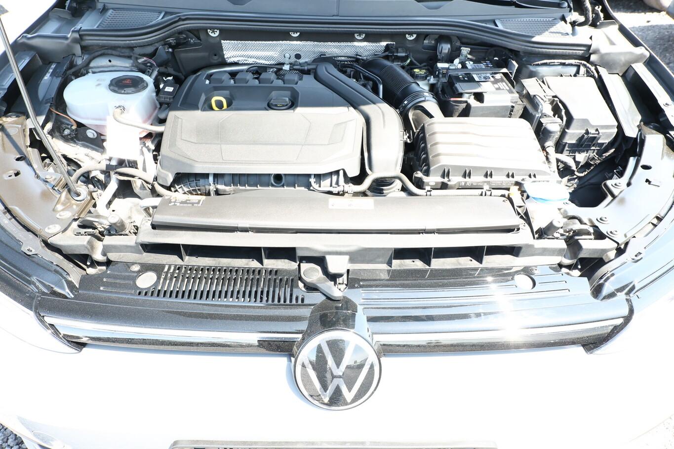 Volkswagen Golf VIII 1.5 eTSI 150 DSG Style LED Nav PDC SHZ