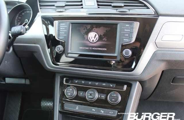 Volkswagen Touran Comfortline Kamera Navi LED ACC AHK StandHZG Start