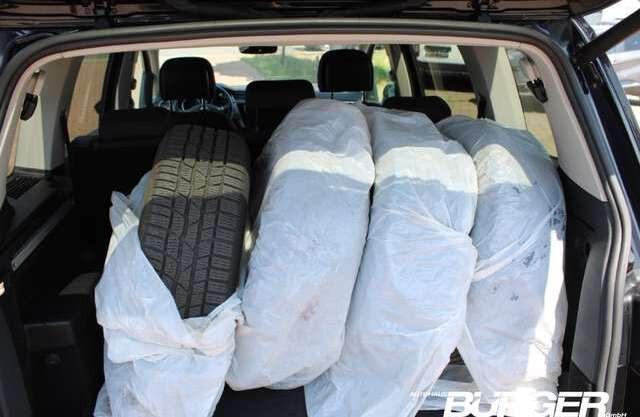 Volkswagen Touran Comfortline Kamera Navi LED ACC AHK StandHZG Start