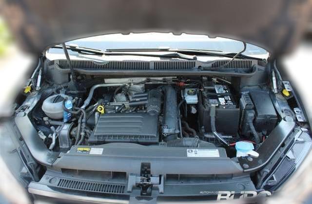 Volkswagen Touran Comfortline Kamera Navi LED ACC AHK StandHZG Start