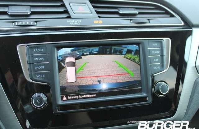 Volkswagen Touran Comfortline Kamera Navi LED ACC AHK StandHZG Start
