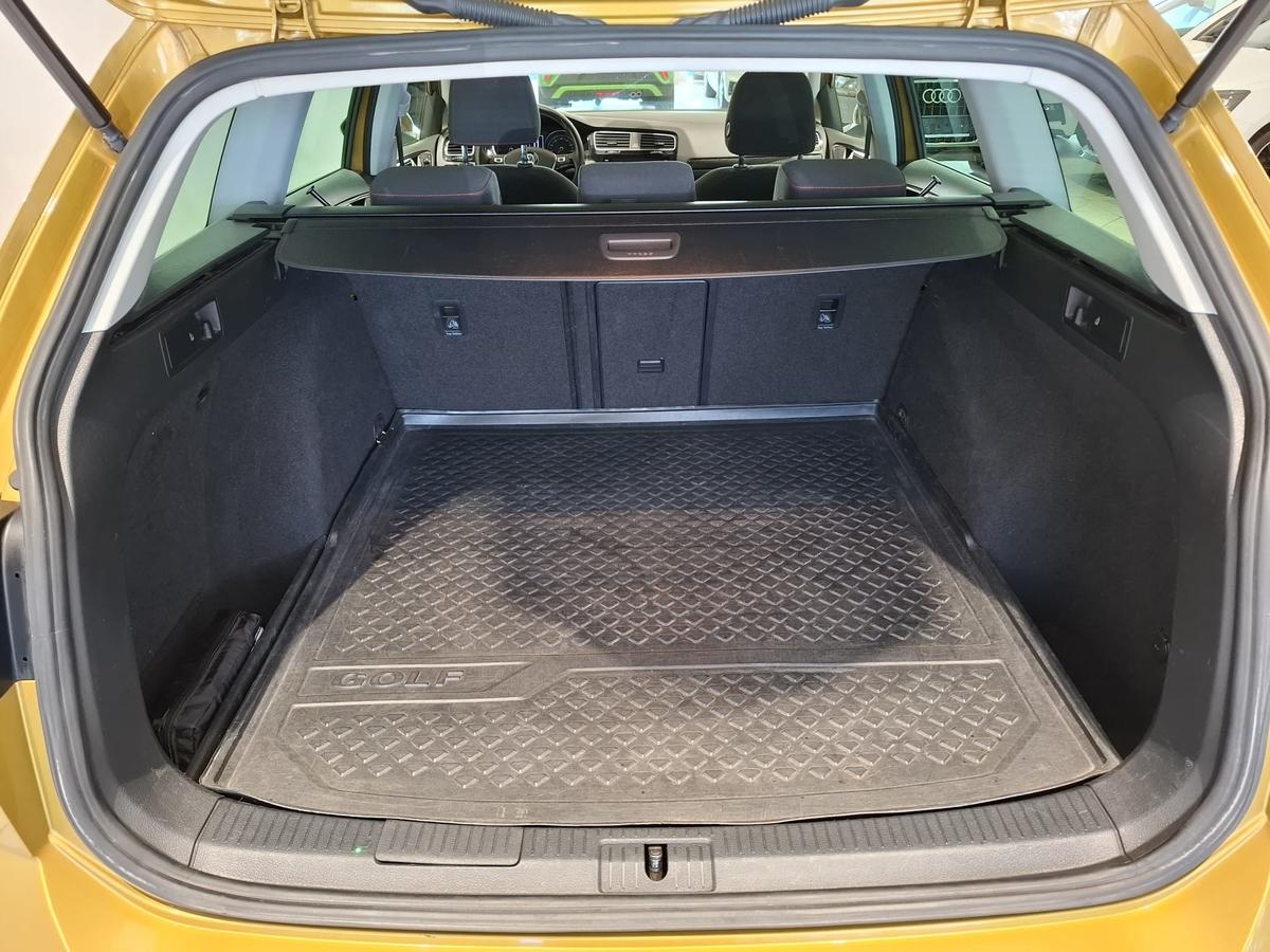 Volkswagen Golf 1.6TDI DSG AHK NAVI SHZ Standheizung