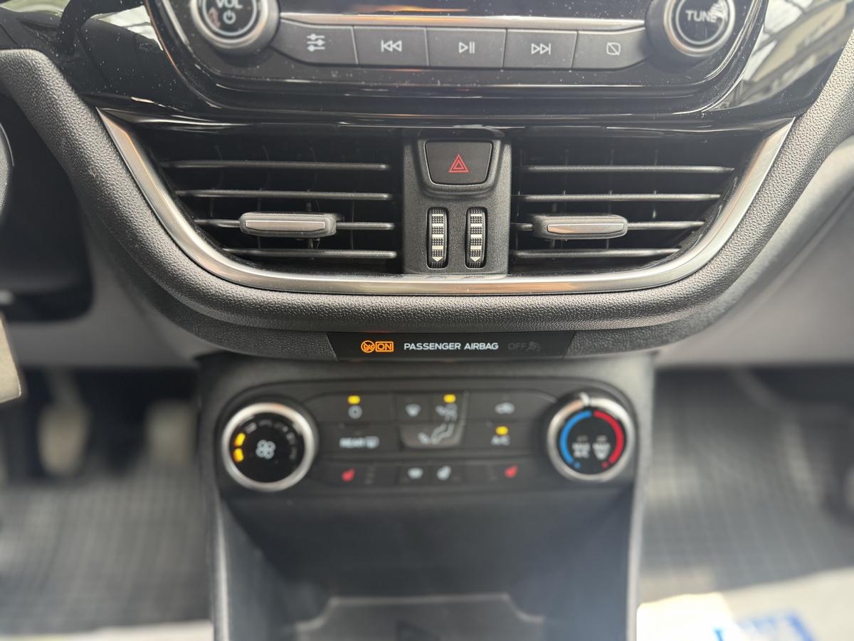 Ford Fiesta 75PS- Allwetterreifen,Frontscheibenheizung, Navi, SHZ