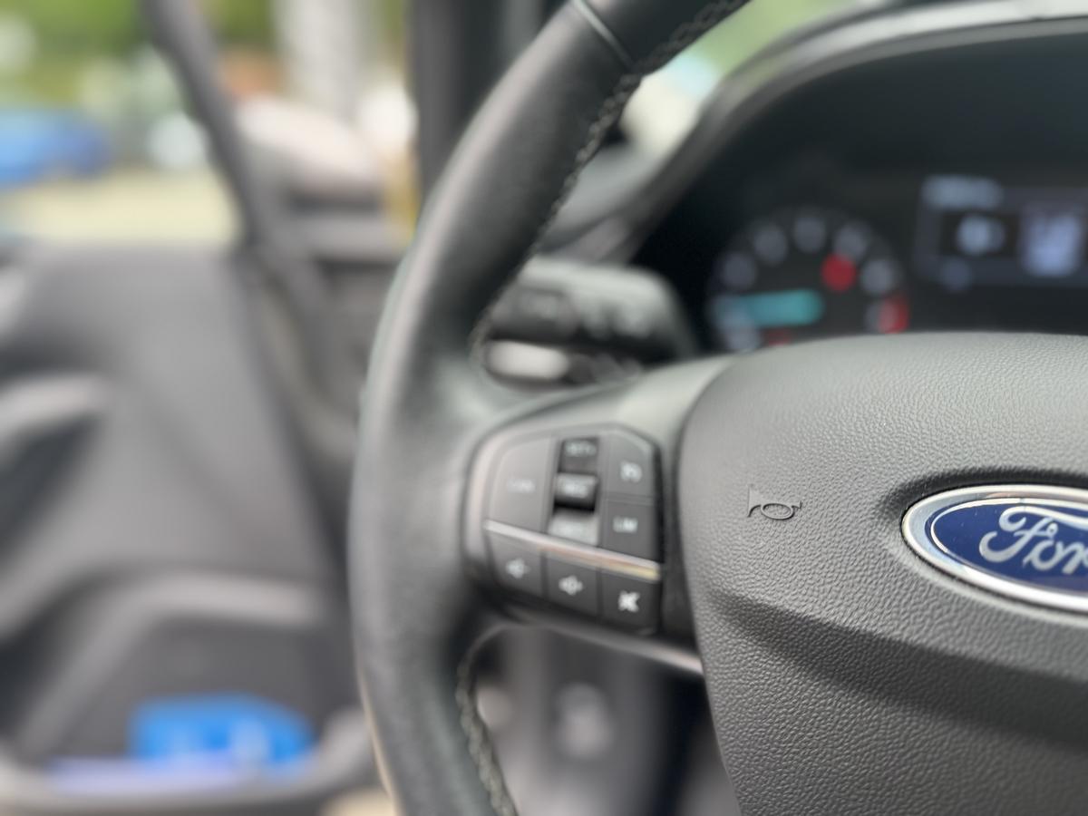 Ford Fiesta 75PS- Allwetterreifen,Frontscheibenheizung, Navi, SHZ