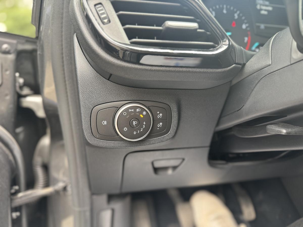 Ford Fiesta 75PS- Allwetterreifen,Frontscheibenheizung, Navi, SHZ
