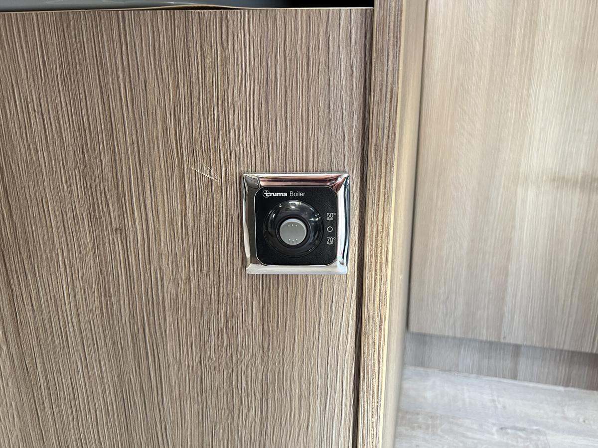 Chausson Flash 515 Markise+Hubbett+TV+Kamera+Stützen