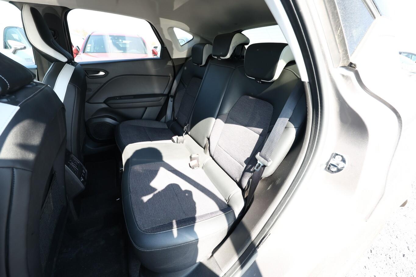 Renault Captur II TCe 140 MHEV EDC LED Nav PDC Kam 17Z