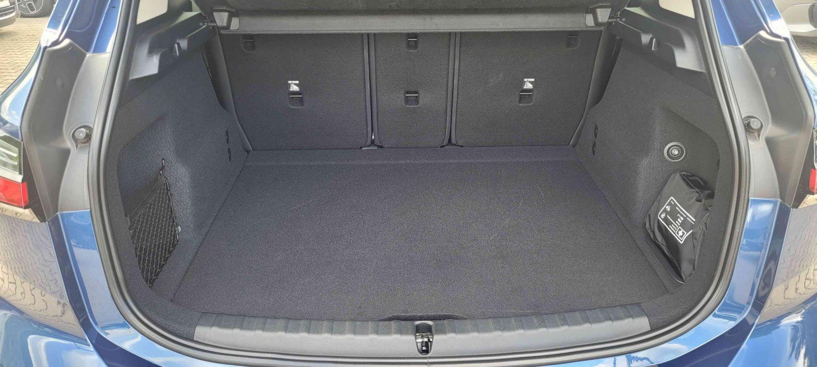 BMW 220i Active Tourer LuxuryL LED Komfortzg. AHK Shz